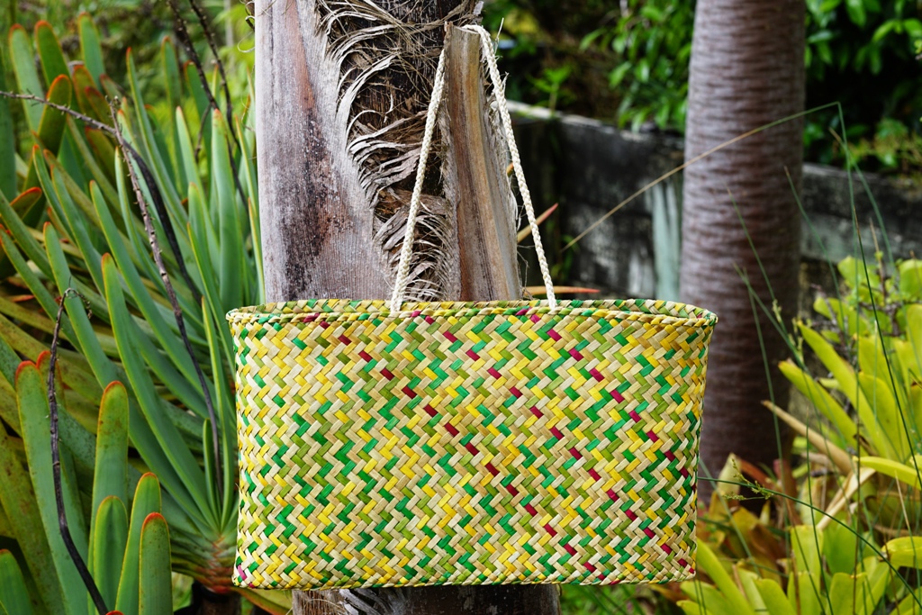 AllFlax - traditional Maori flax weaving: kete/bag