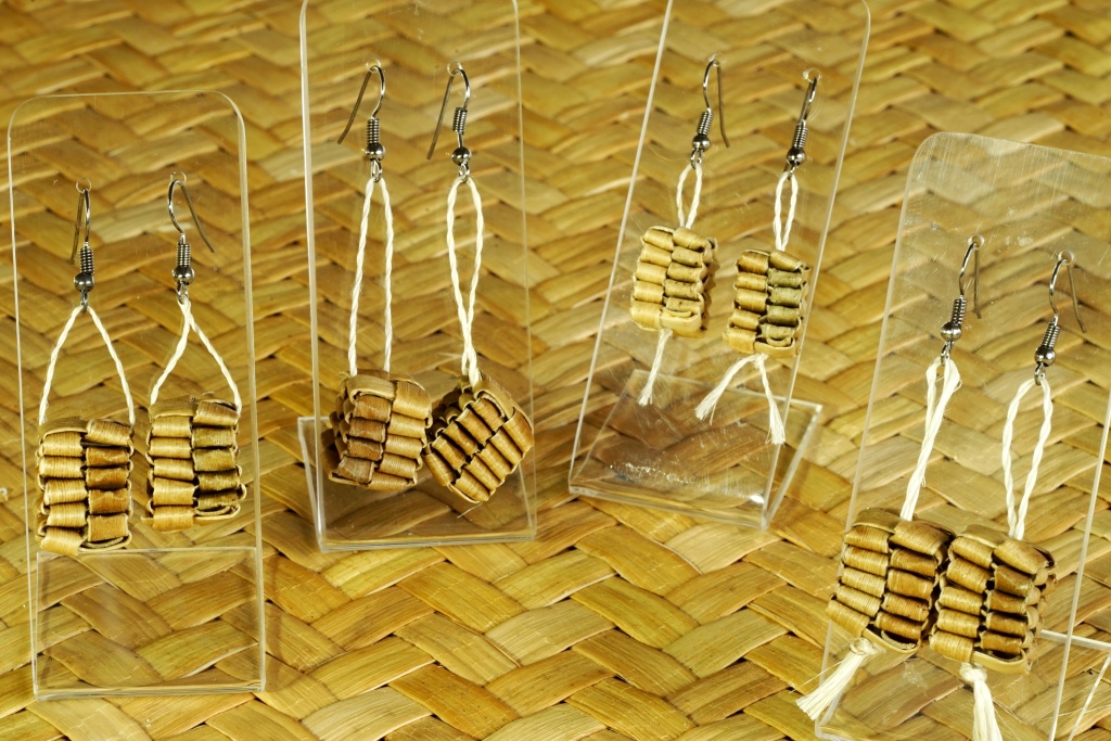 AllFlax - contemporary flax weaving: woven jewellery