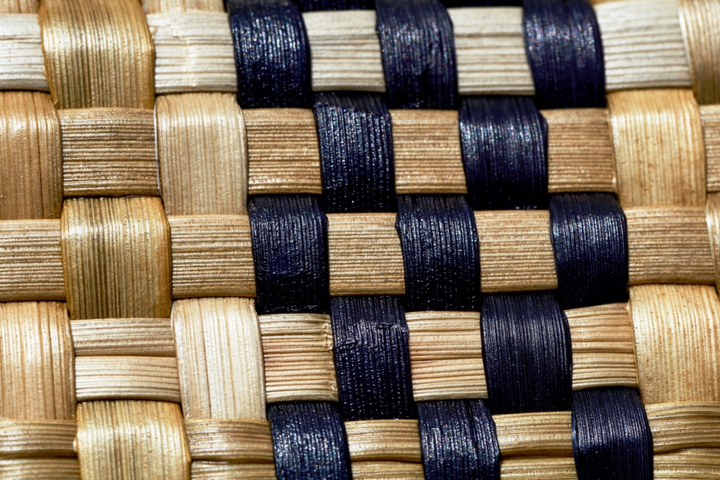 AllFlax: flax weaving with dyed flax and basic takitahi pattern